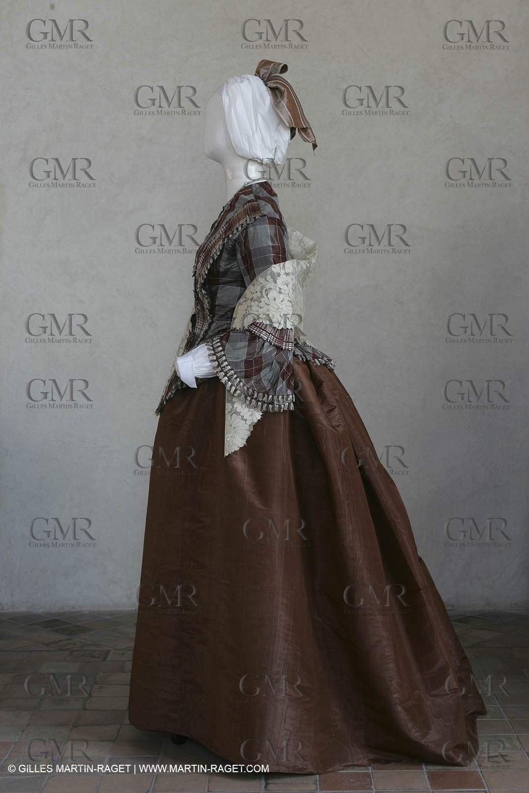May 2004 - La Tour d'Aigues (FRA, 84) - Old costumes for women of the South exhibition