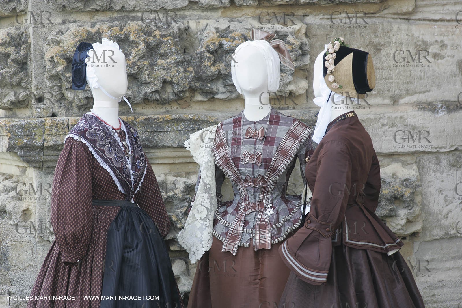 May 2004 - La Tour d'Aigues (FRA, 84) - Old costumes for women of the South exhibition
