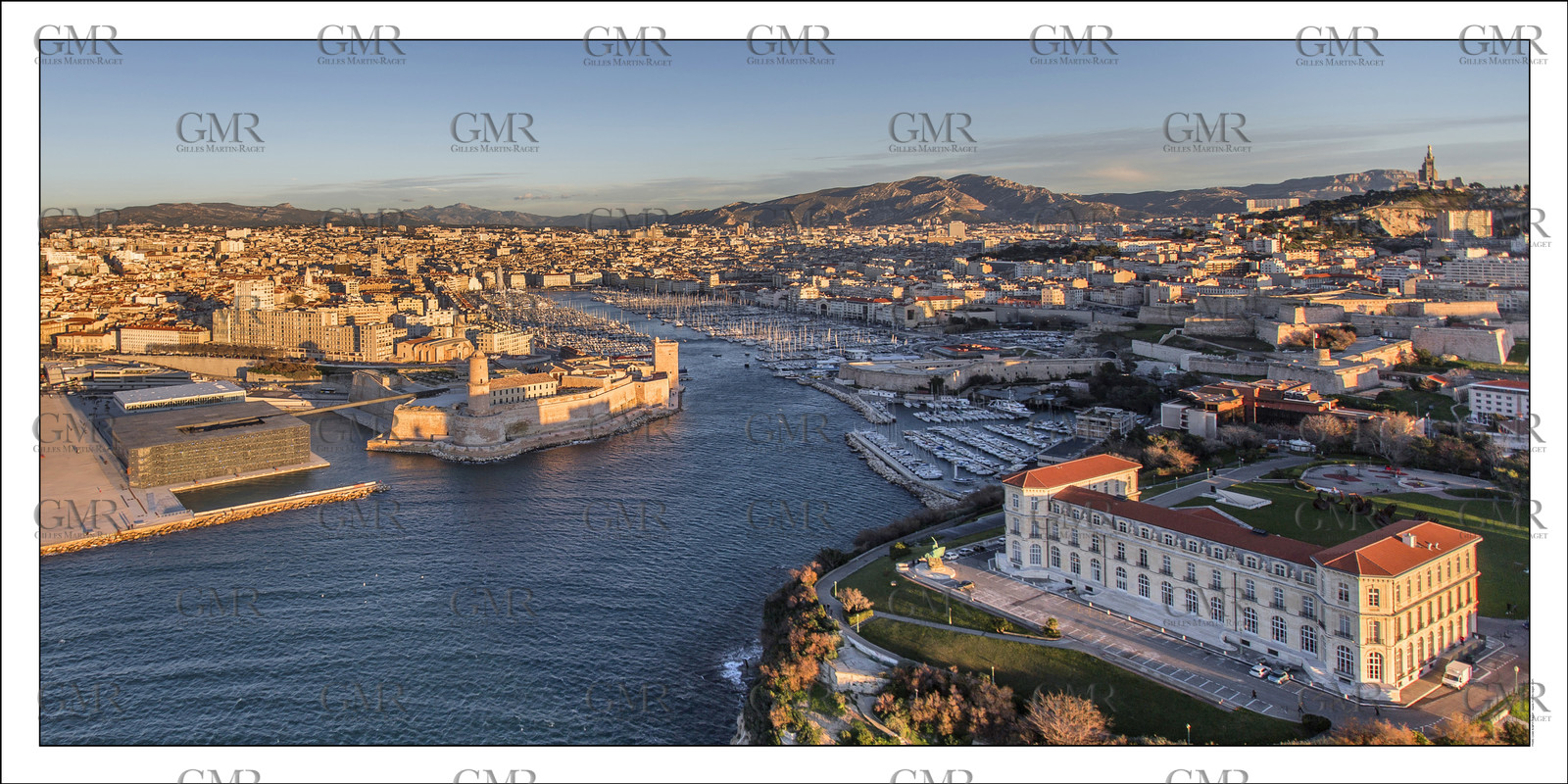 Produit : Tirage photo réalisé par nos soins sur imprimante jet d'encre professionnelle Epson à partir de 8 encres ultrachrome inaltérables (label Digigraphie).Formats au choix : .. 50 x 100 cm. 100 x 200 cmChoix des papiers :. Papier standard brillant 250 gr., filet noir, marge blanche, tirage non signé. Papier haut de gamme satiné 290 gr. filet noir, marge blanche, tirage vérifié et signé par l'auteur.. Autres supports (canvas, acrylique, dibond) sur demandeConditionnement : tube cylindrique renforcé.Options pour l'expédition : . colissimo + dépôt boîte aux lettres (France uniquement). Colissimo avec signature à réception. Transporteur express (2 jours ouvrés) avec signature à réceptionCliquez sur caddie pour sélectionner votre formule et démarrer la procédure de commande en ligne