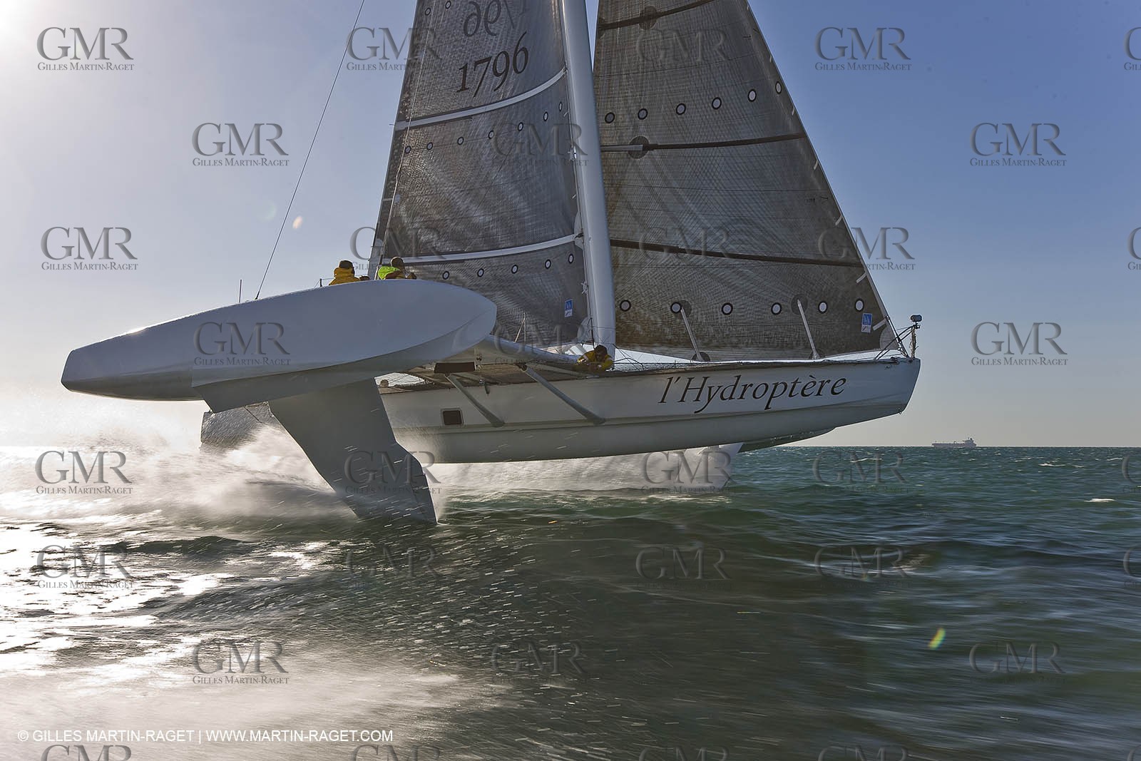 07 04 08 - France - Port Saint Louis du Rhone - Hydroptere - Training