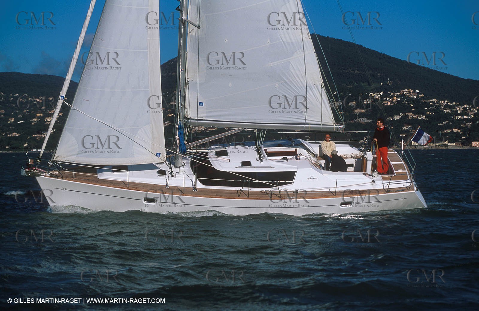 Crusing monohull sailing