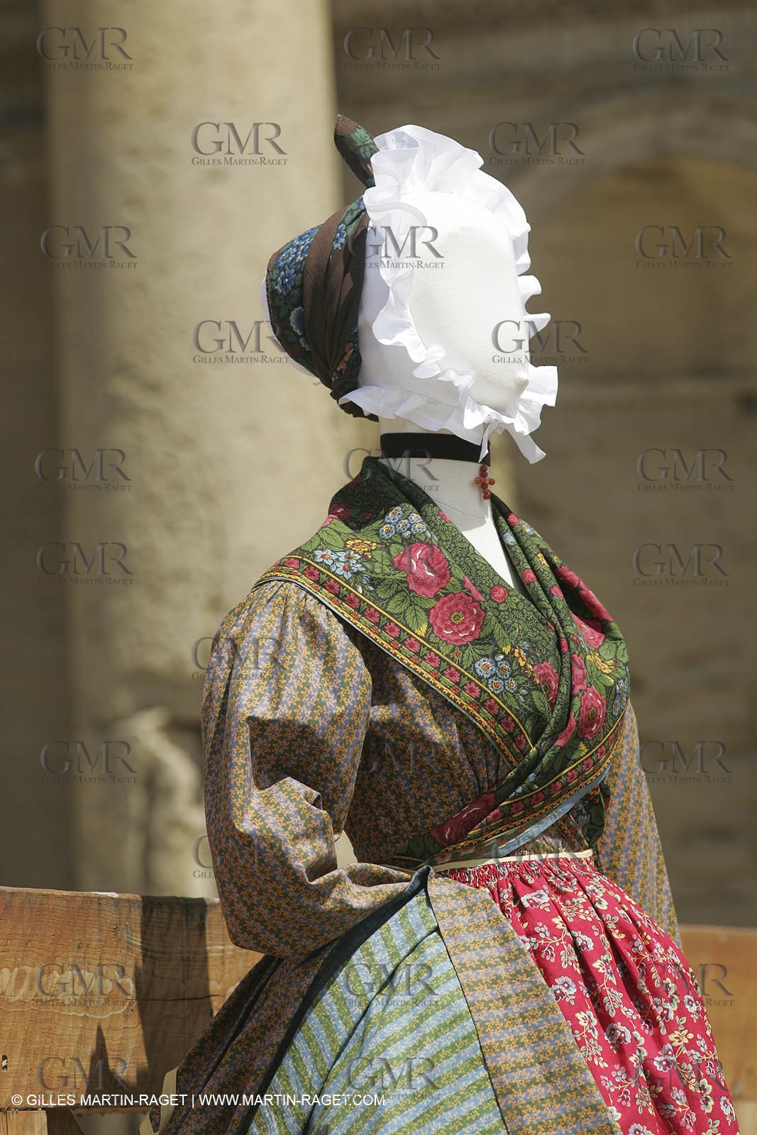May 2004 - La Tour d'Aigues (FRA, 84) - Old costumes for women of the South exhibition