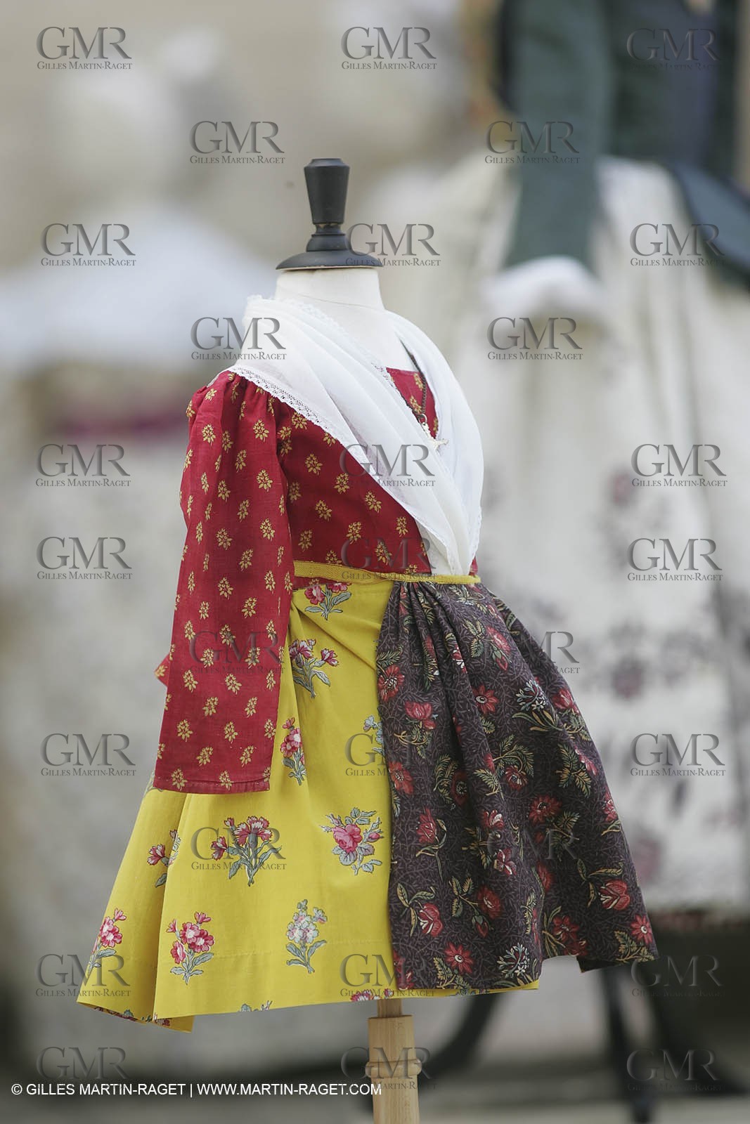 May 2004 - La Tour d'Aigues (FRA, 84) - Old costumes for women of the South exhibition