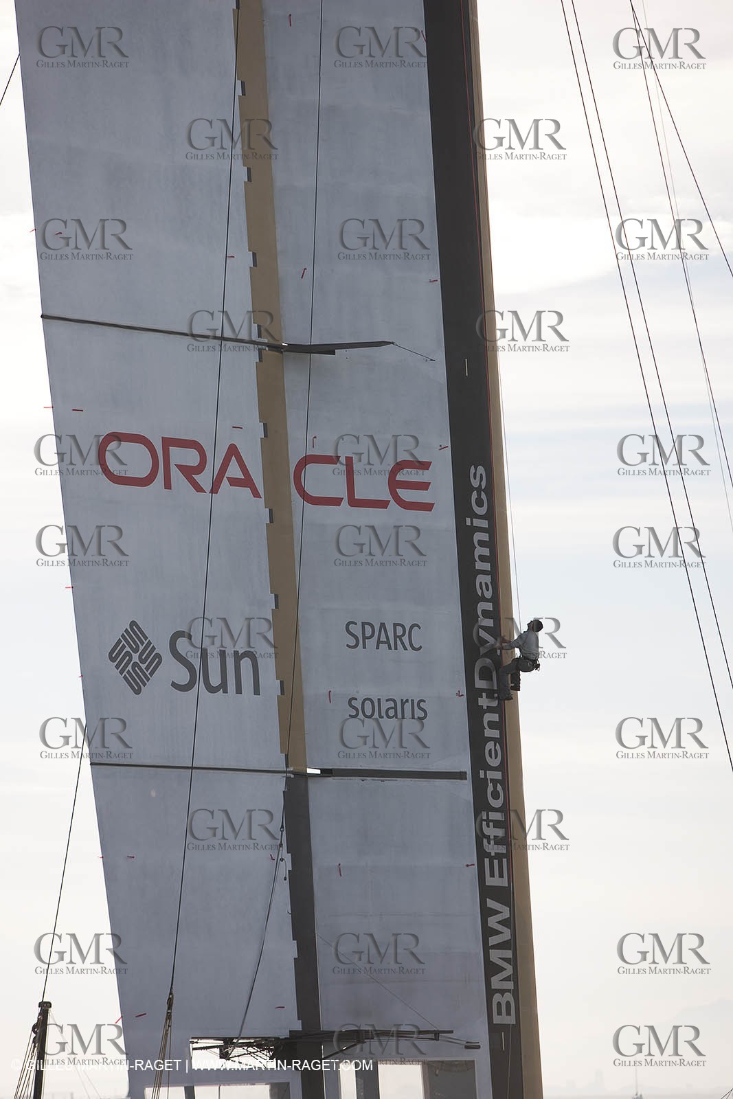 19 01 2010 - Valencia (ESP) - 33rd America's Cup - BMW ORACLE Racing - Boat preparation
