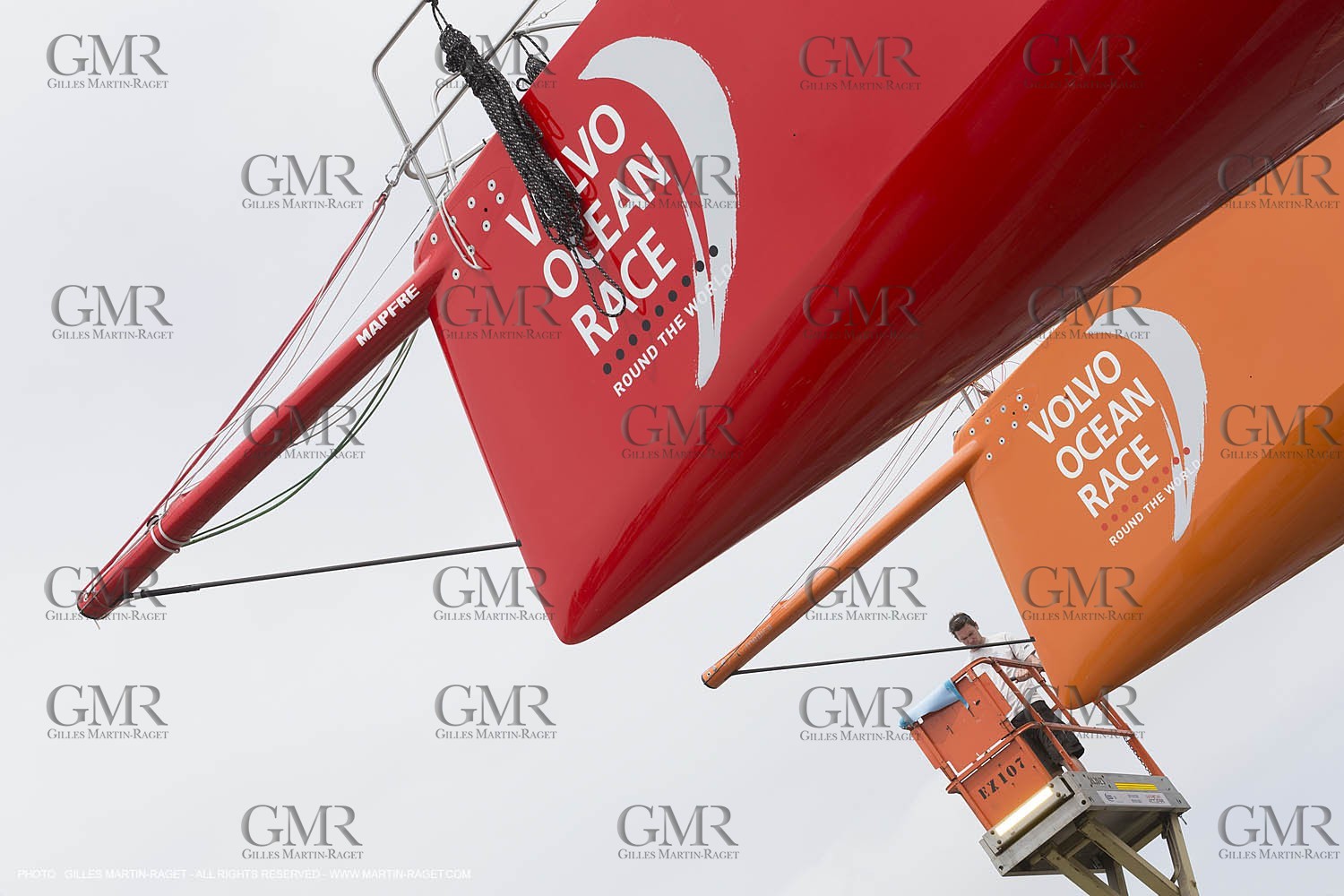 08 11 2014, Capetown (ZAF), Volvo Ocean Race 2014-15, Team Alvimedica, Nursing the boat