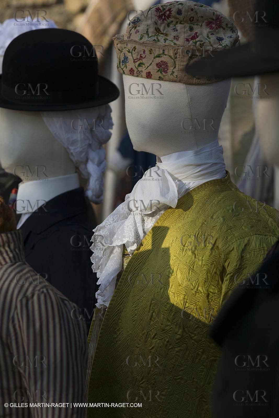 31 10 2013 - Ansouis (FRA,84) - Ansouis castle - Costumes of the exhibit Men costumes