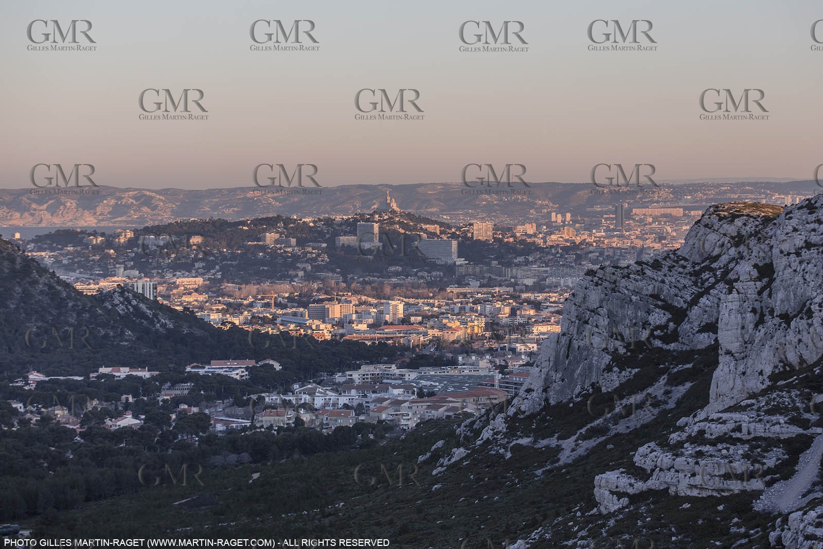 05 03 2015, Marseille (FRA,13), Col de Sormiou, Marseilles as seen from Sormiou pass