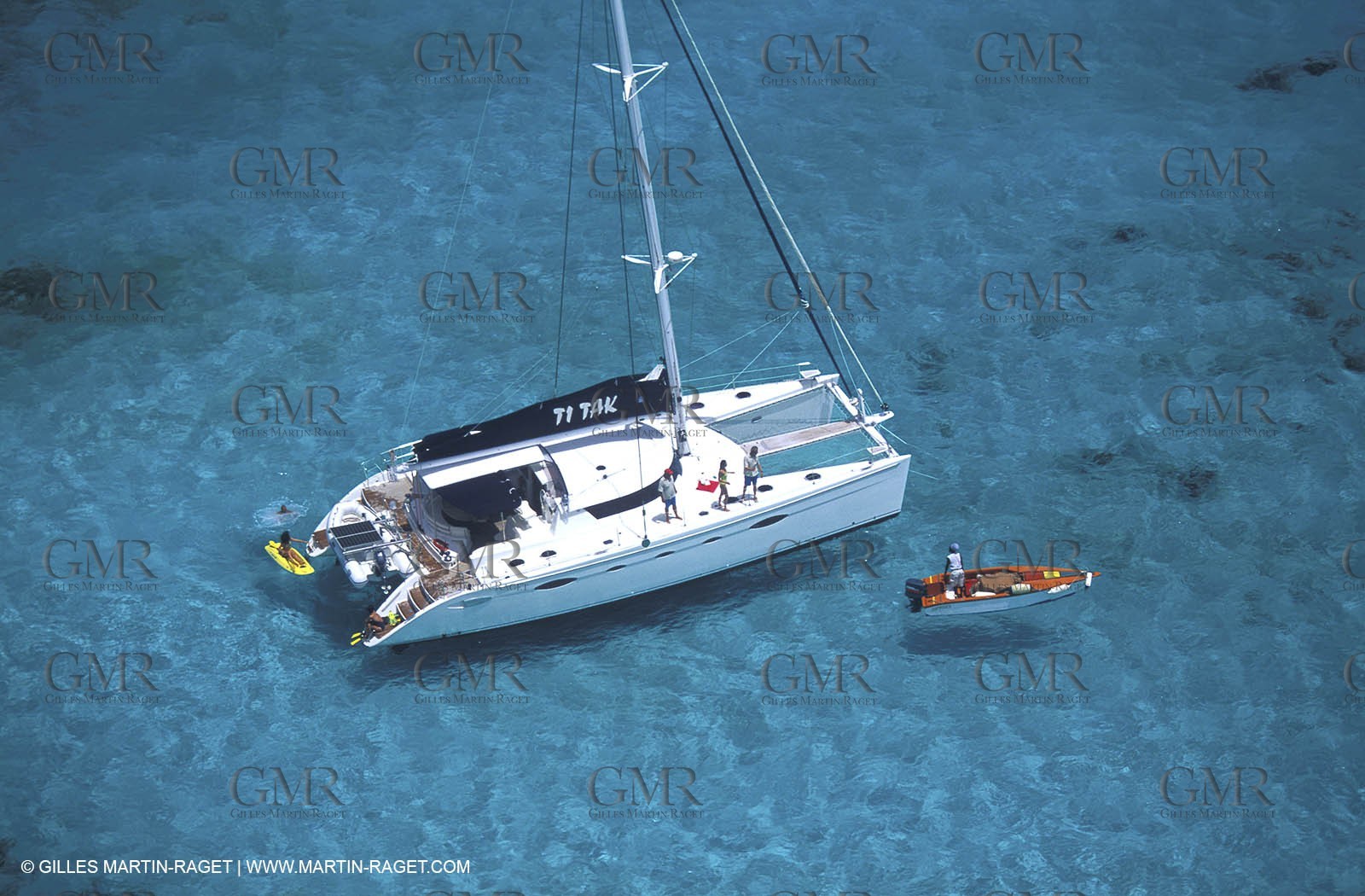 Multicoque au mouillage