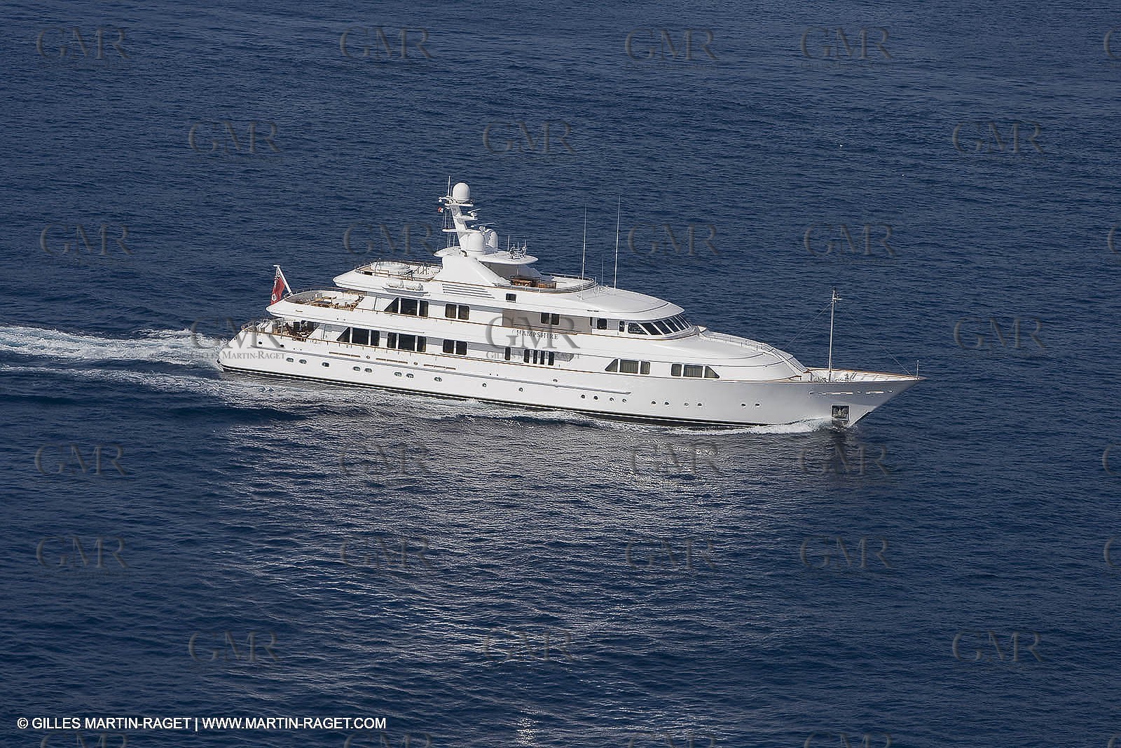 28 07 2007 - St Jean Cap Ferrat - SuperYachts - Motor Yachts - Hampshire