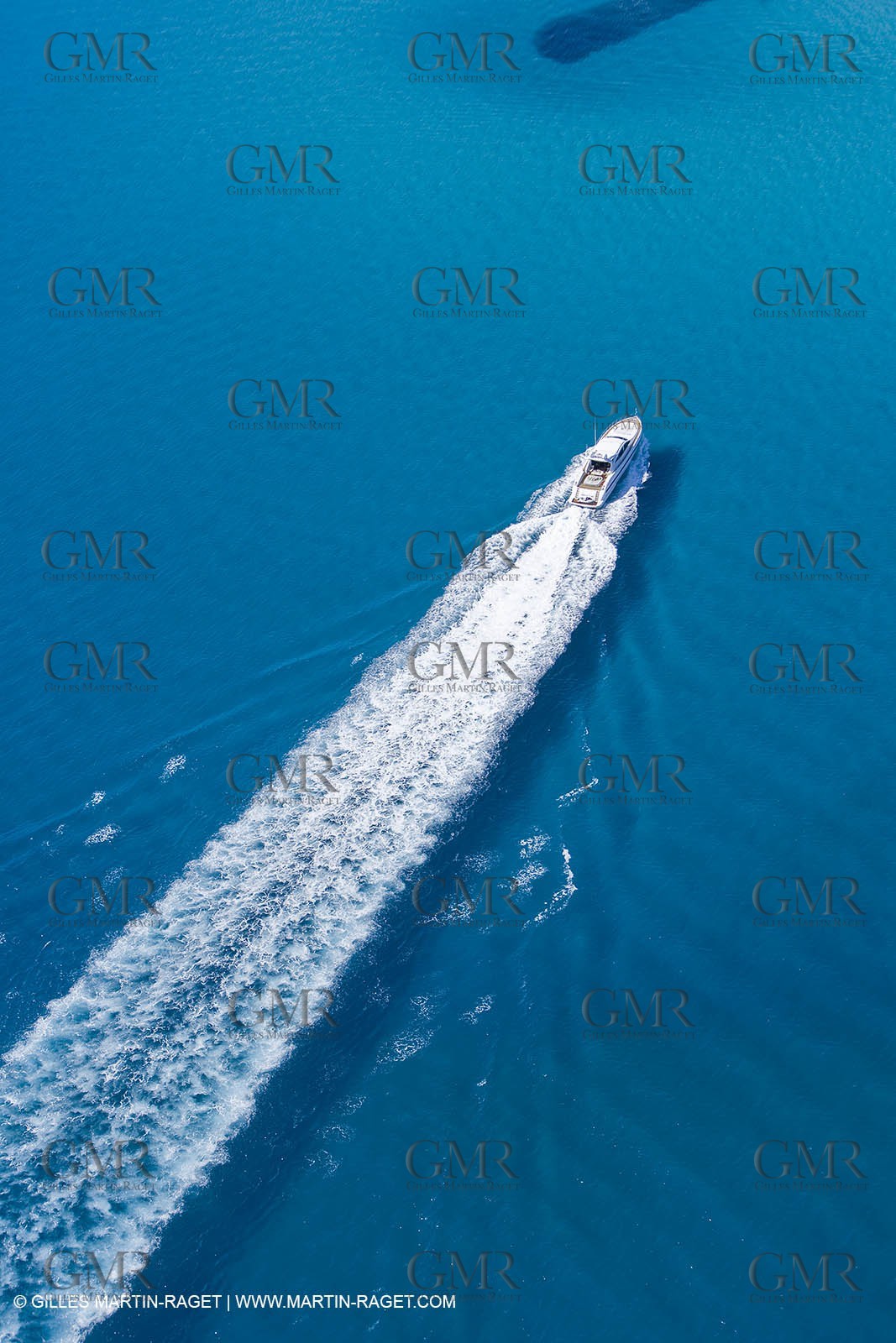 06 09 2007 - Saint Tropez (FRA, 83) - Superyachts - Motoryachts - Mangusta 92 Triple Fun in Saint Tropez - Mooring at Club 55 at Pampelonne Beach