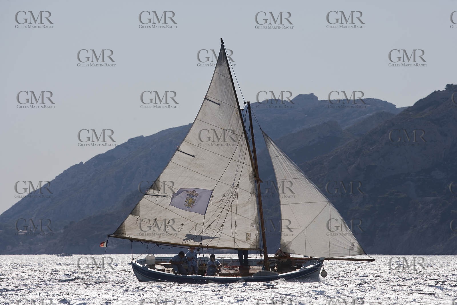 1 09 2007 - Marseille (FRA, 13) - Latin rigs in l'Estaque (Marseille north bay village)