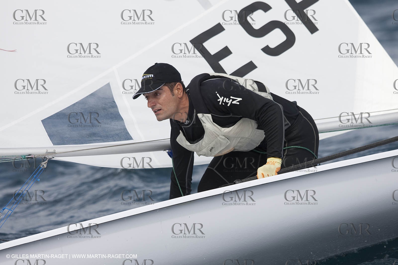 20 04 2010 - Hyères (FRA,83) - SOF 2010 - Zhik Team - Laser Men - Javier Hernandez