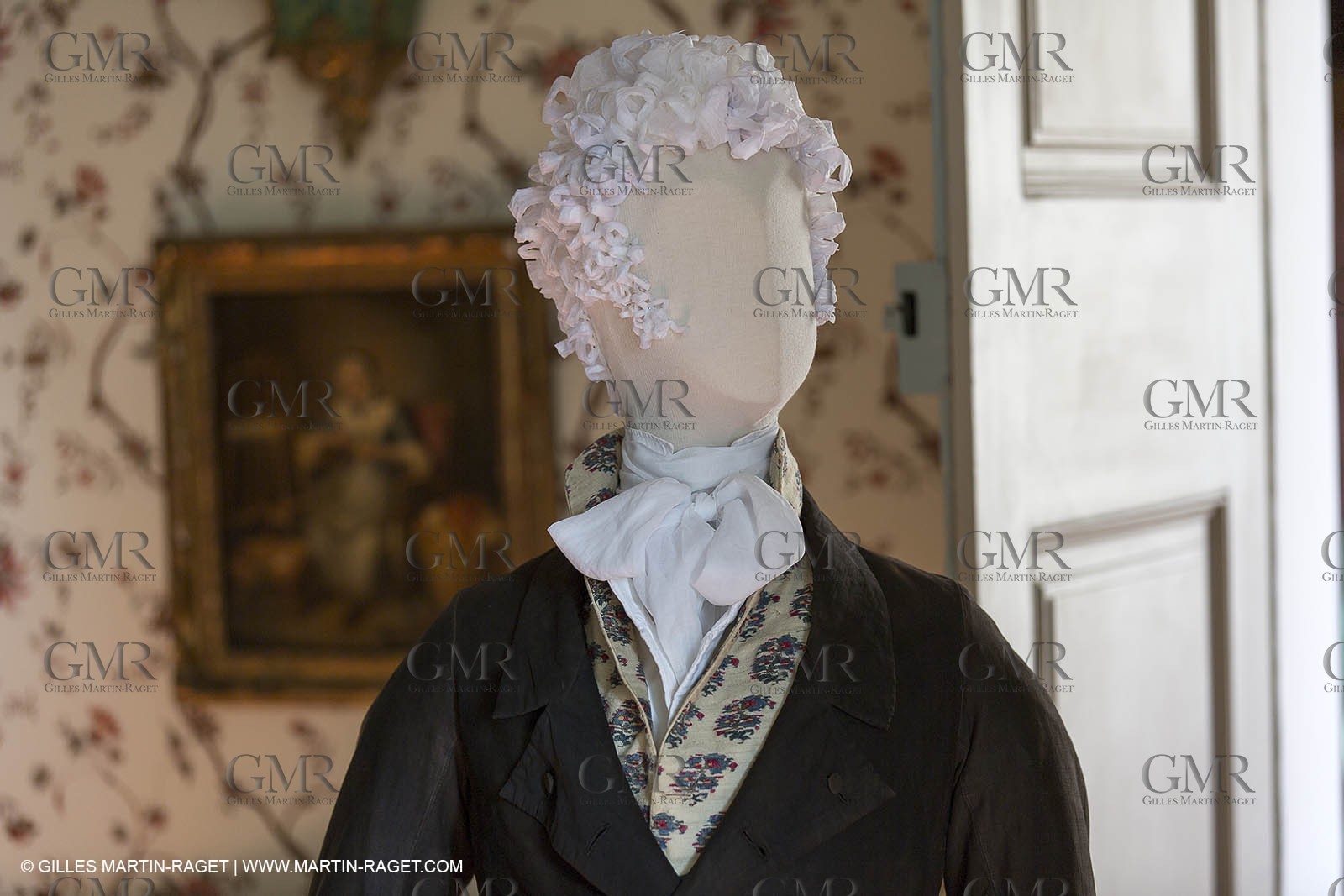 31 10 2013 - Ansouis (FRA,84) - Ansouis castle - Costumes of the exhibit Men costumes