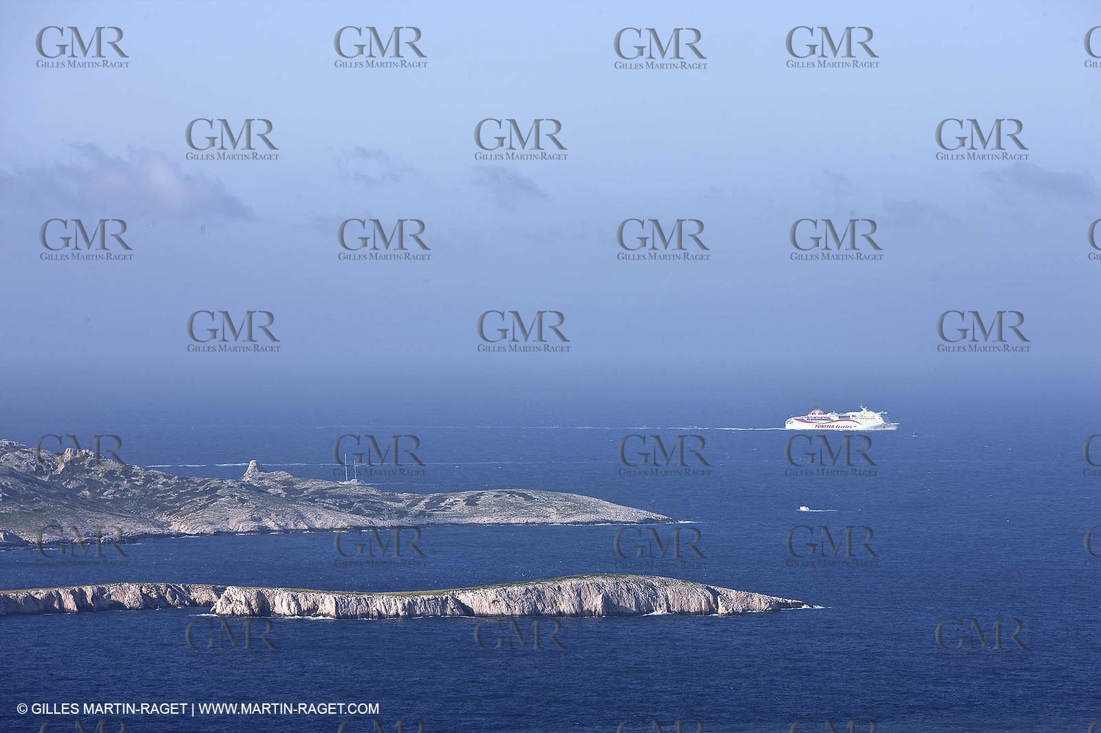 16 04 2009 - Marseille (FRA, 13) - Les Calanques - ferry au large de l'archipel de Riou