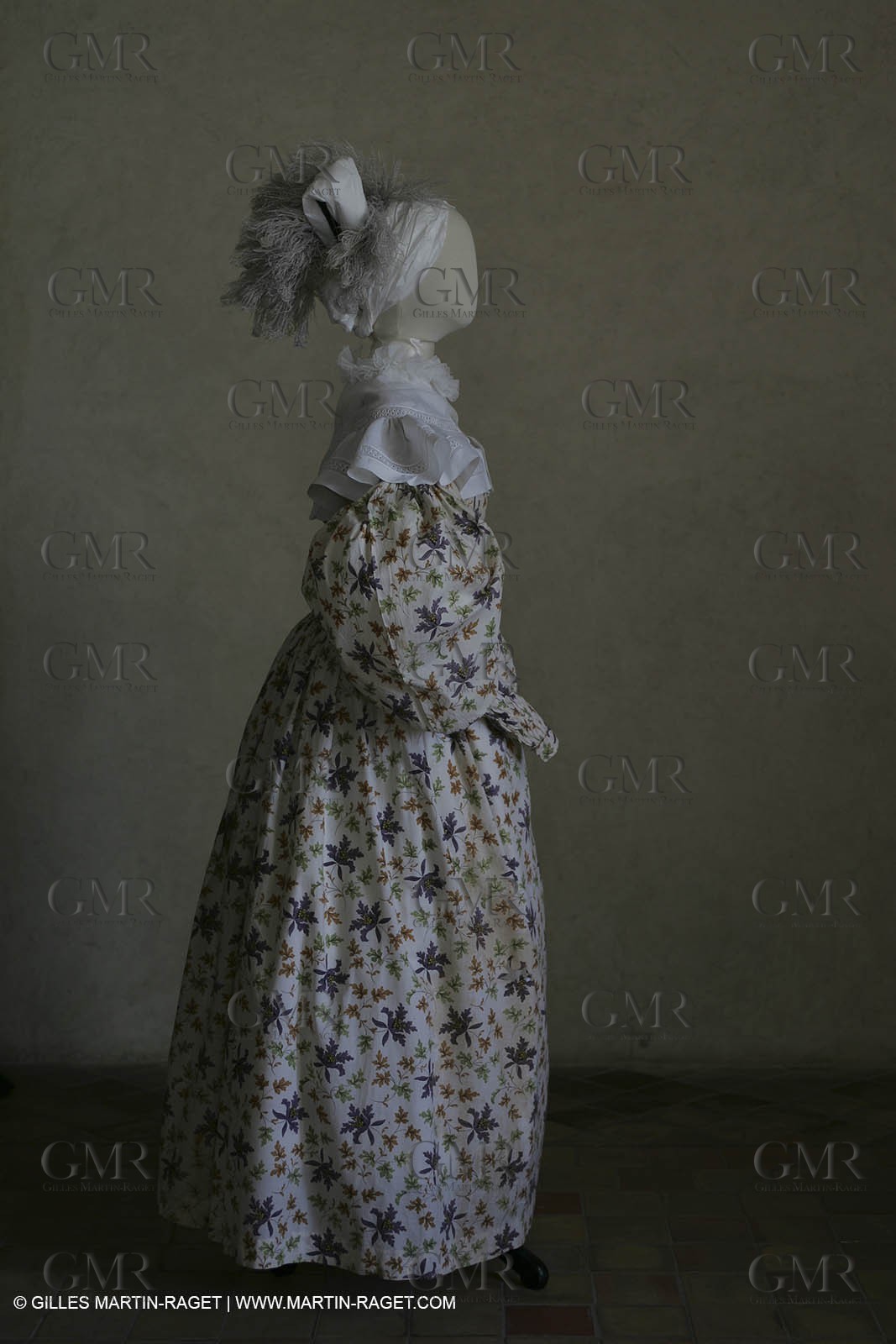 May 2004 - La Tour d'Aigues (FRA, 84) - Old costumes for women of the South exhibition