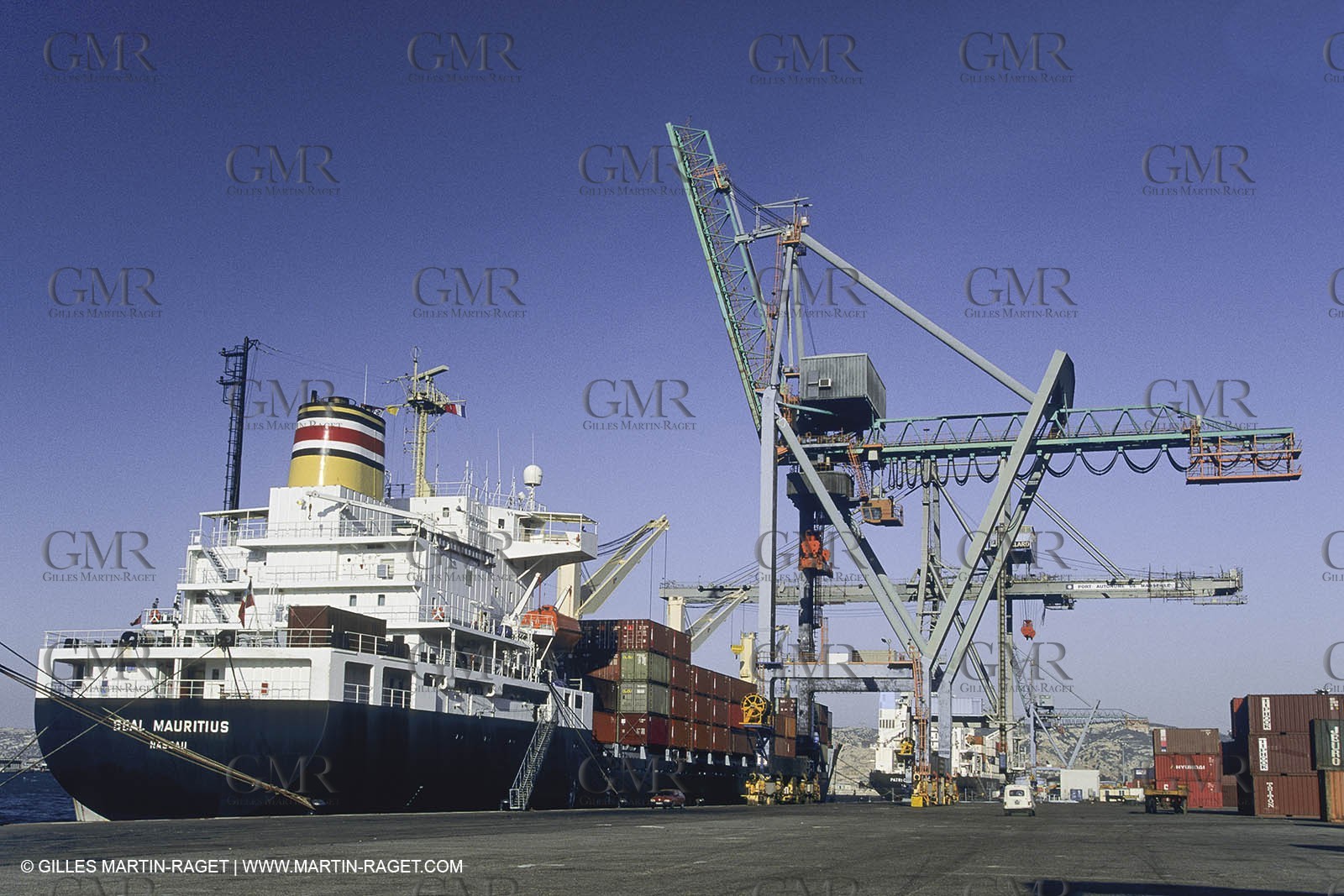 Marine world, Harbor operations