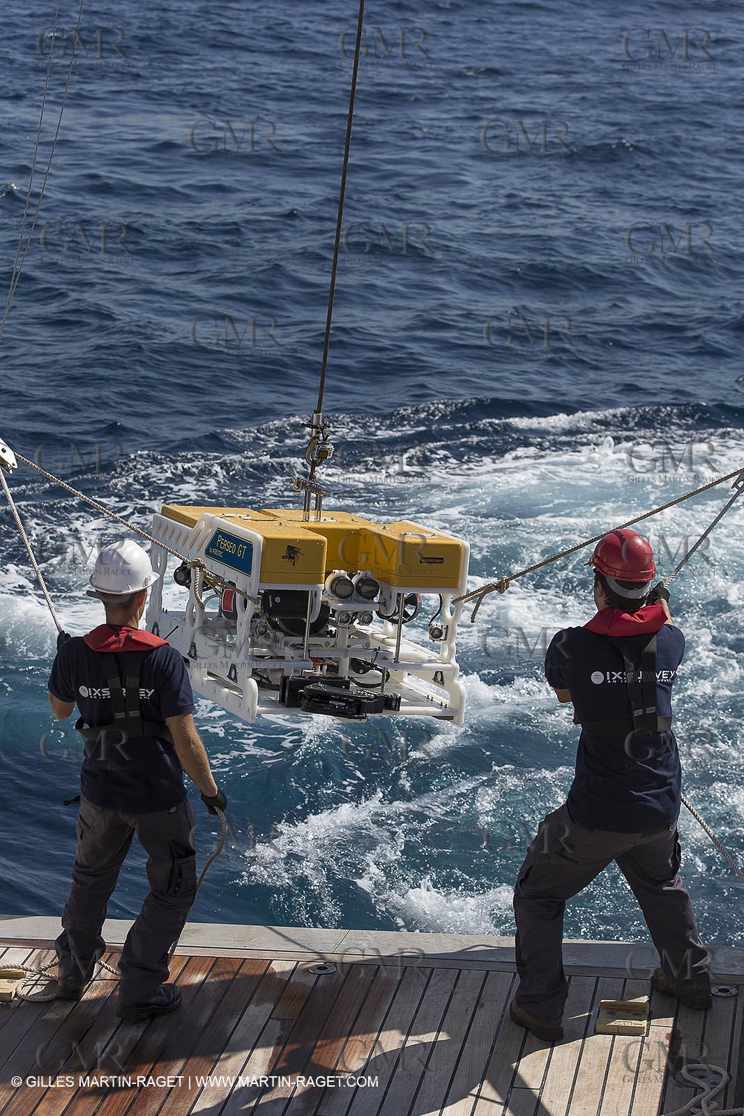 11 09 2014 - la Ciotat (FRA,13) - onboar Al Azzizi, oceanographic research ship buit by H2X boat yard, measure devices manipuation