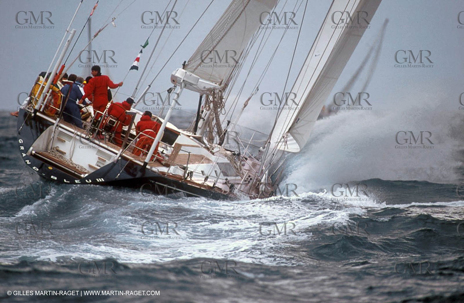 Crusing monohull sailing