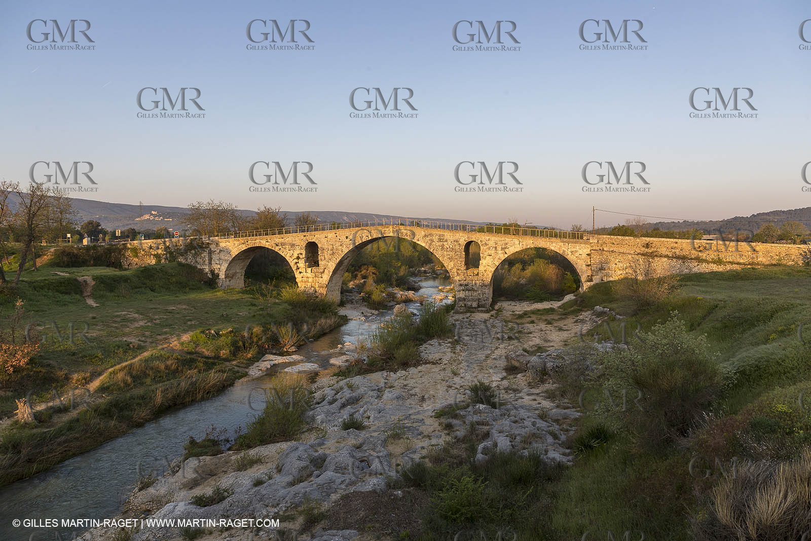 21 04 2018, Bonnieux (FRA,84), Pont Julien et environs