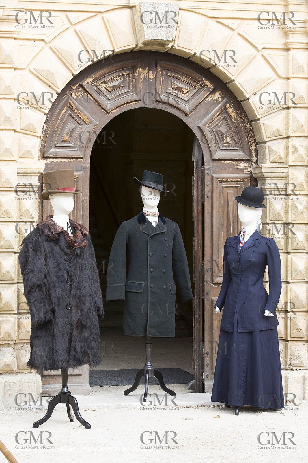 31 10 2013 - Ansouis (FRA,84) - Ansouis castle - Costumes of the exhibit Men costumes