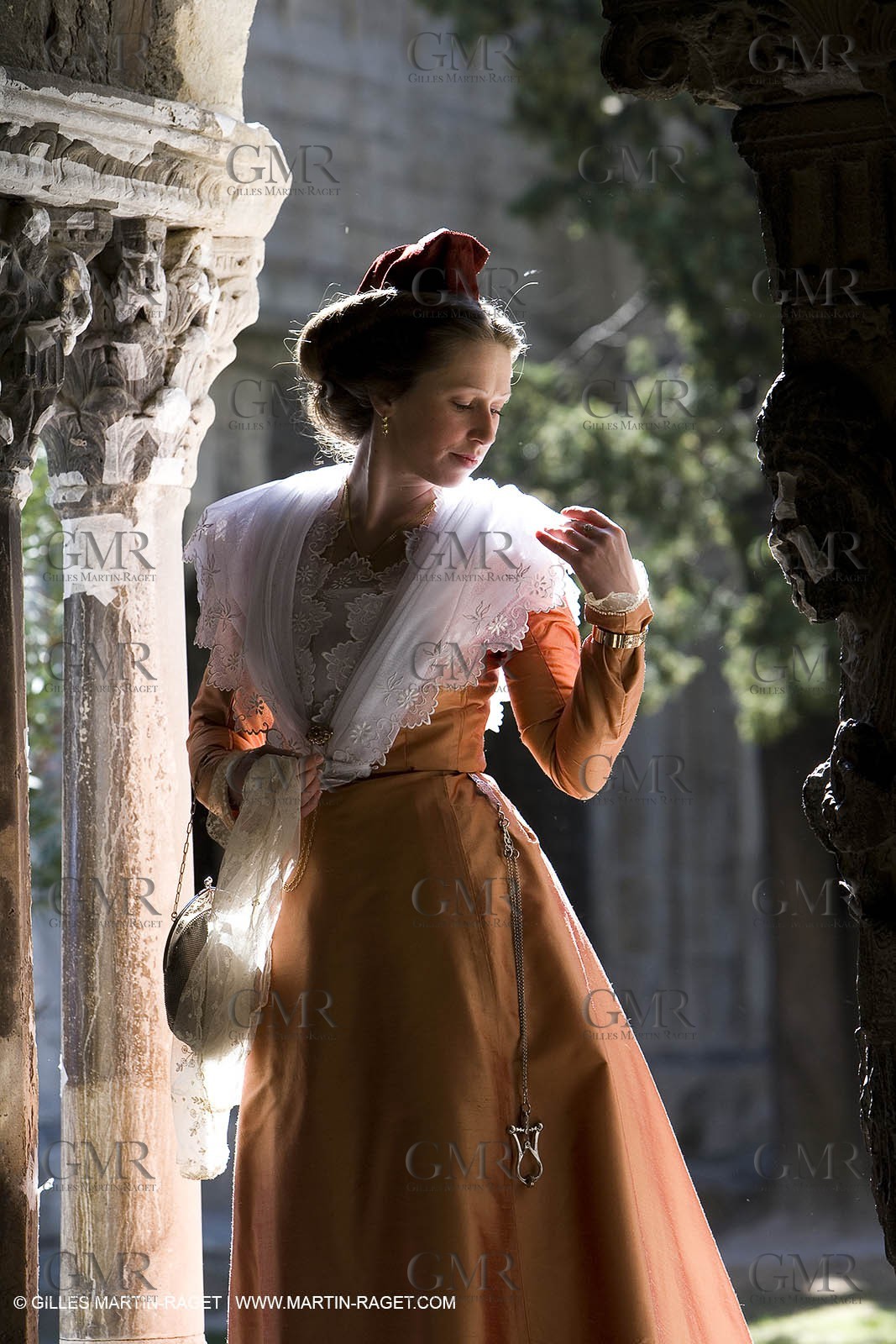 10 03 2007- Arles (FRA, 13) - Queen of arles and her assistants