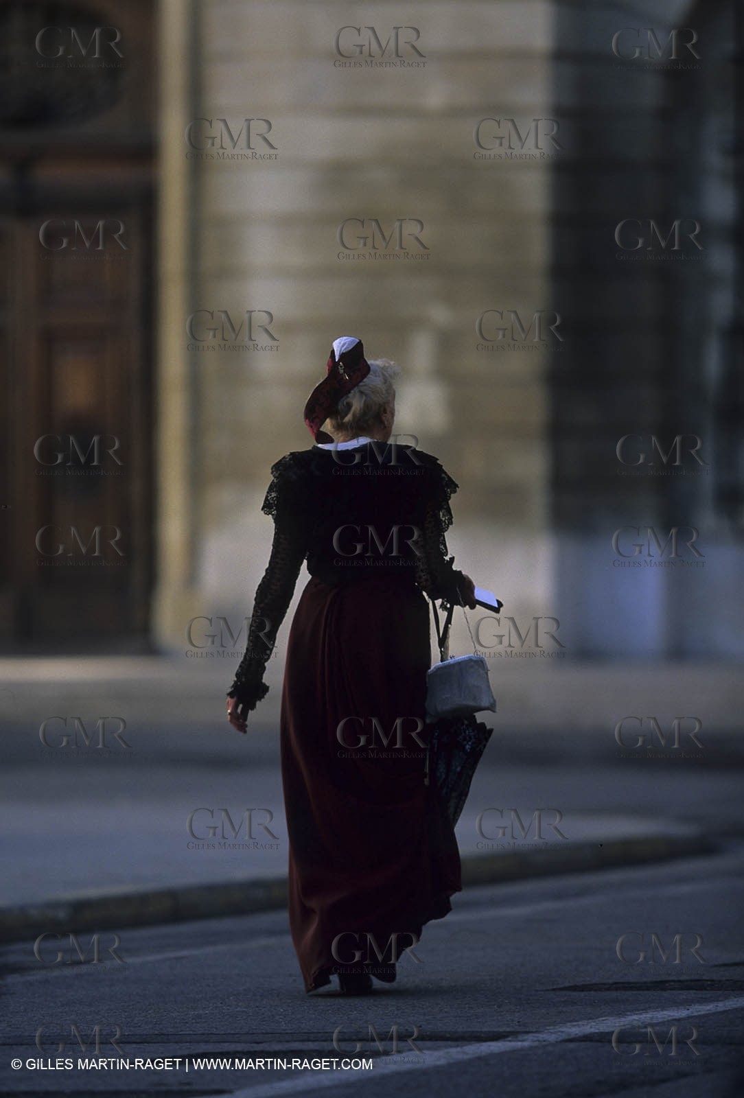 Women of Arles in traditional costume