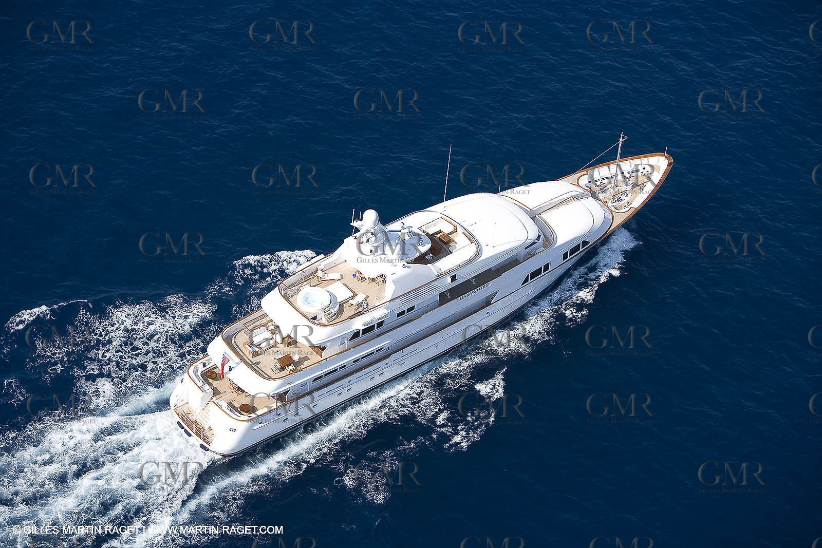 28 07 2007 - St Jean Cap Ferrat - SuperYachts - Motor Yachts - Hampshire
