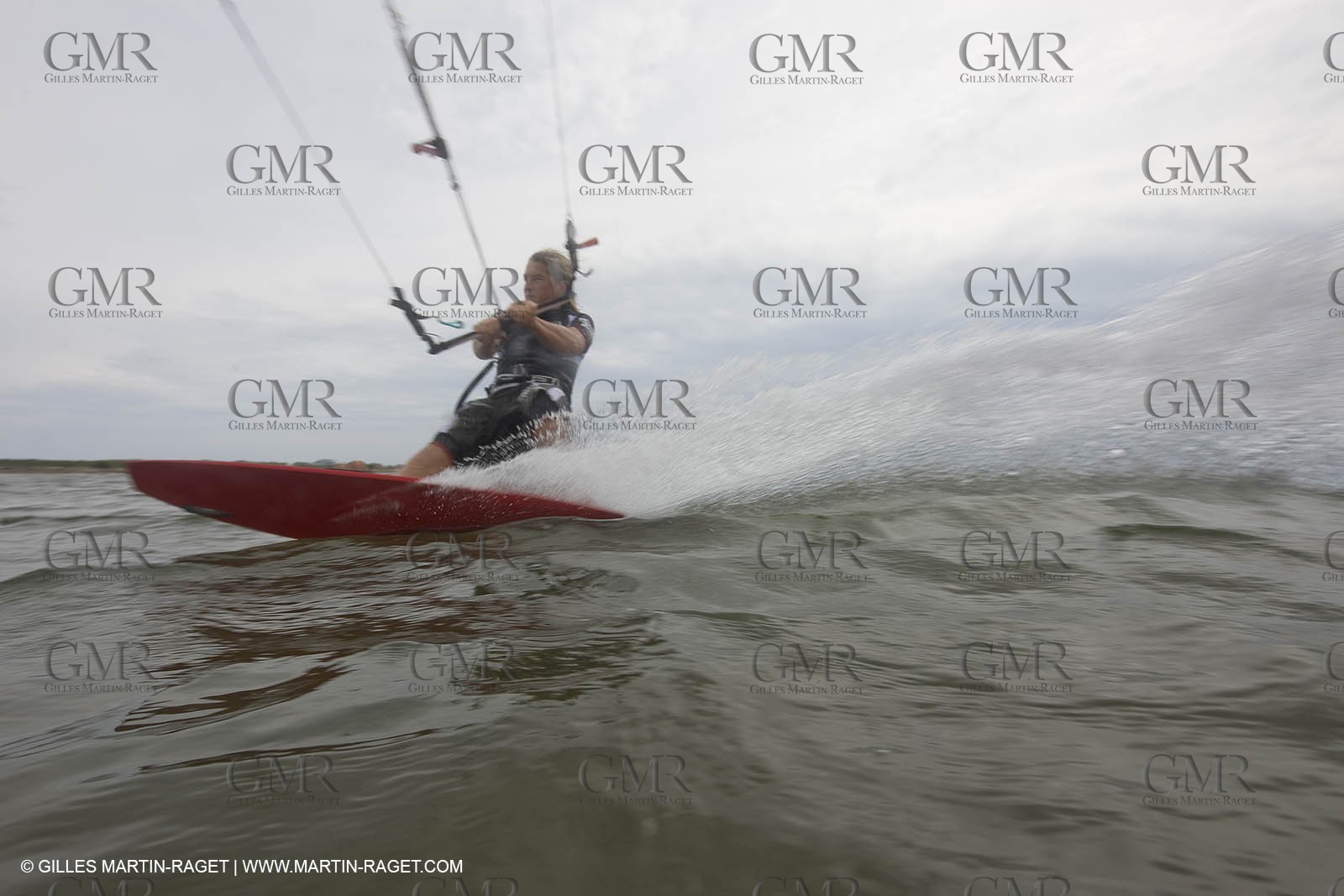 08 05 2008 - Port Saint Louis du Rhône (FRA, 13) - kite surfer Alexandre Caizergues training