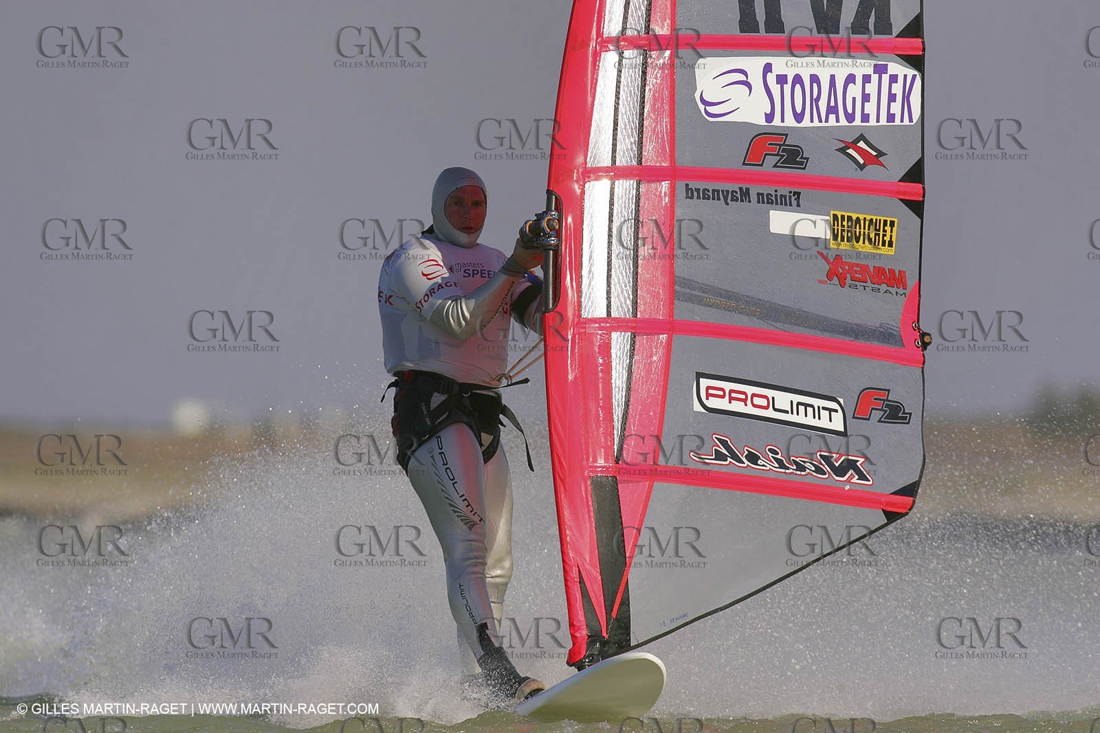 13 11 2004 - Les Saintes Maries de la mer (France) - Irish sailboarder Finian Maynard beat the overall sailing speed record with a run at 46,82 knts.