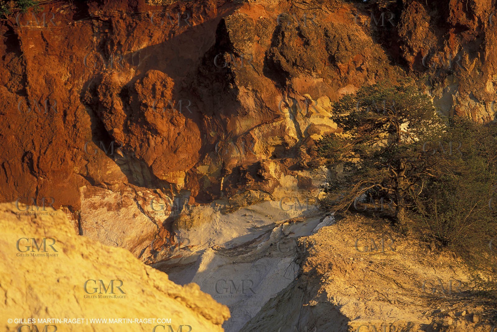 France, Provence, Luberon, Carrières d'ocre près d'Apt, ocher stone pit near Apt