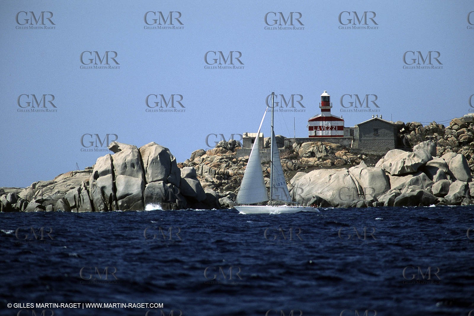 Crusing monohull sailing