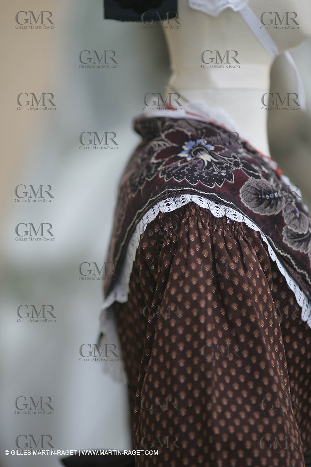 May 2004 - La Tour d'Aigues (FRA, 84) - Old costumes for women of the South exhibition