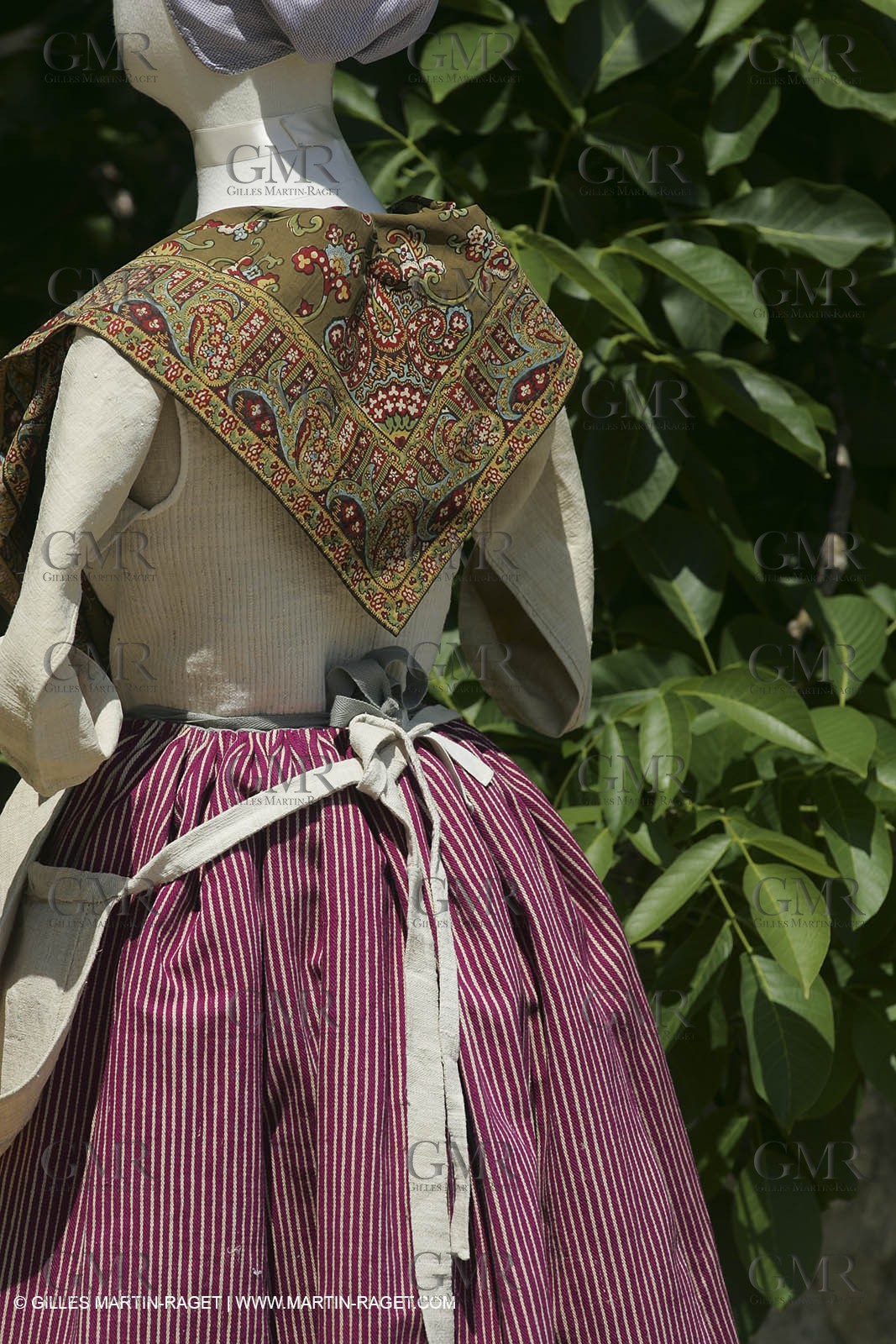 May 2004 - La Tour d'Aigues (FRA, 84) - Old costumes for women of the South exhibition