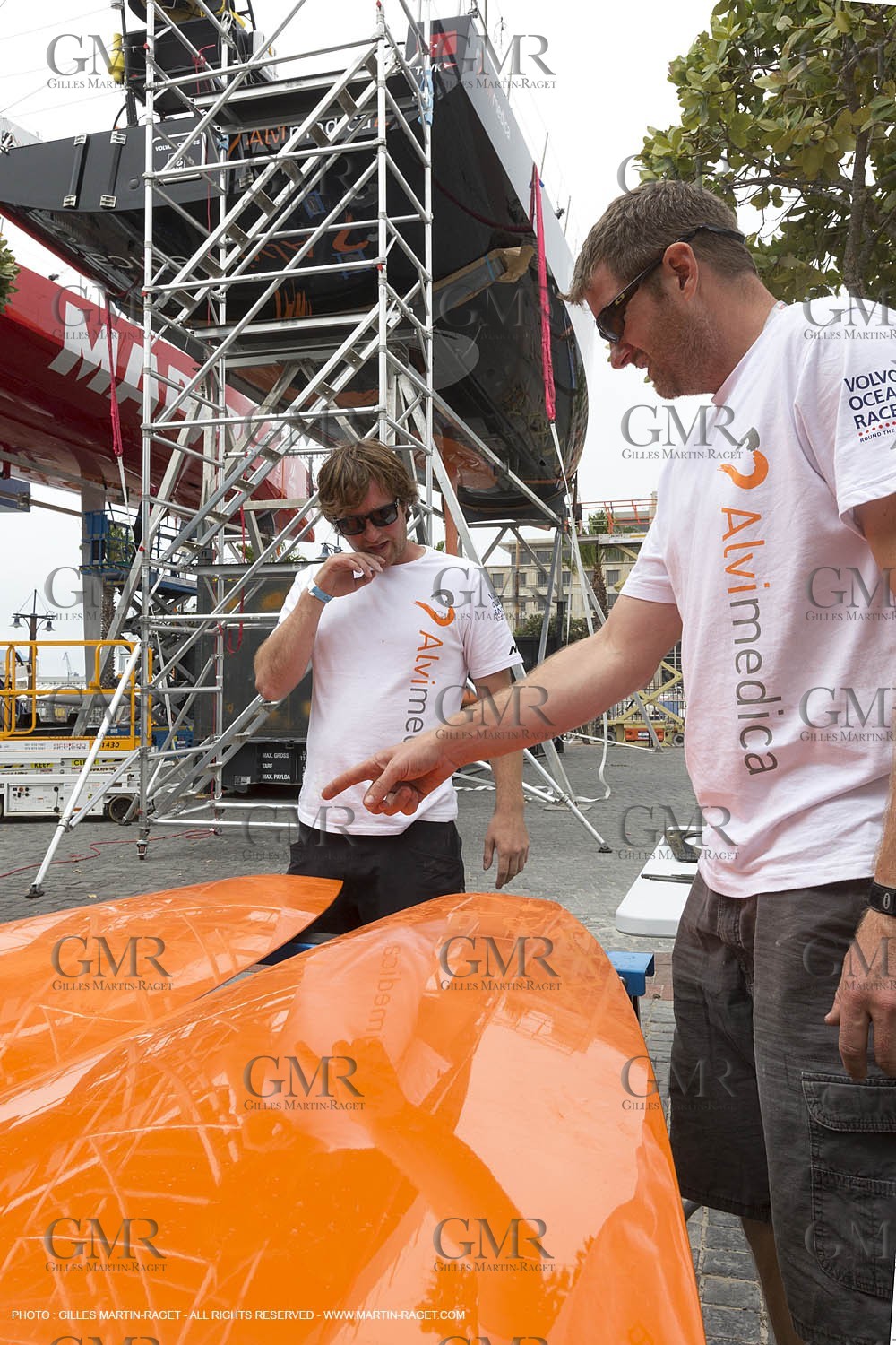 08 11 2014, Capetown (ZAF), Volvo Ocean Race 2014-15, Team Alvimedica, Nursing the boat