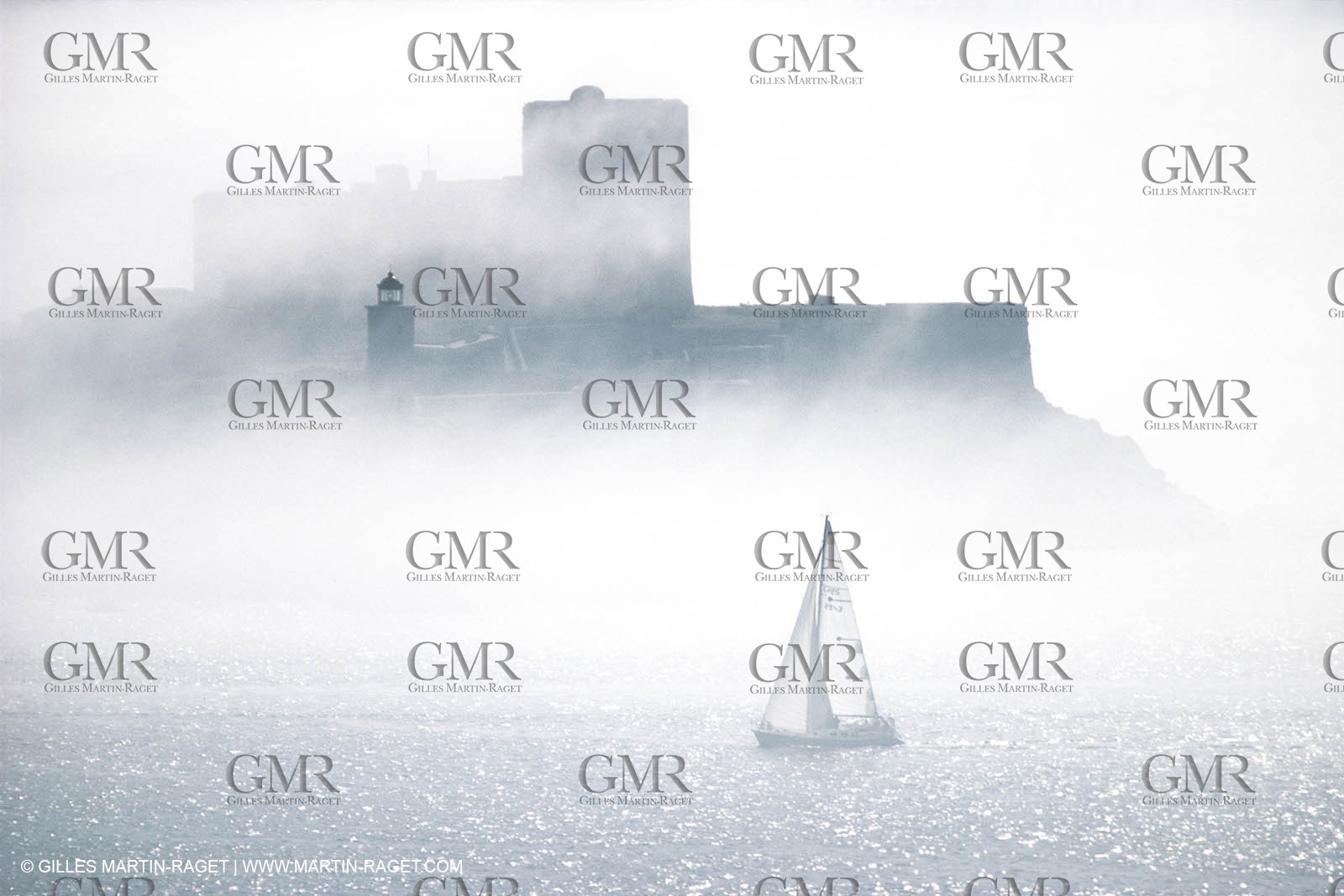 Crusing monohull sailing