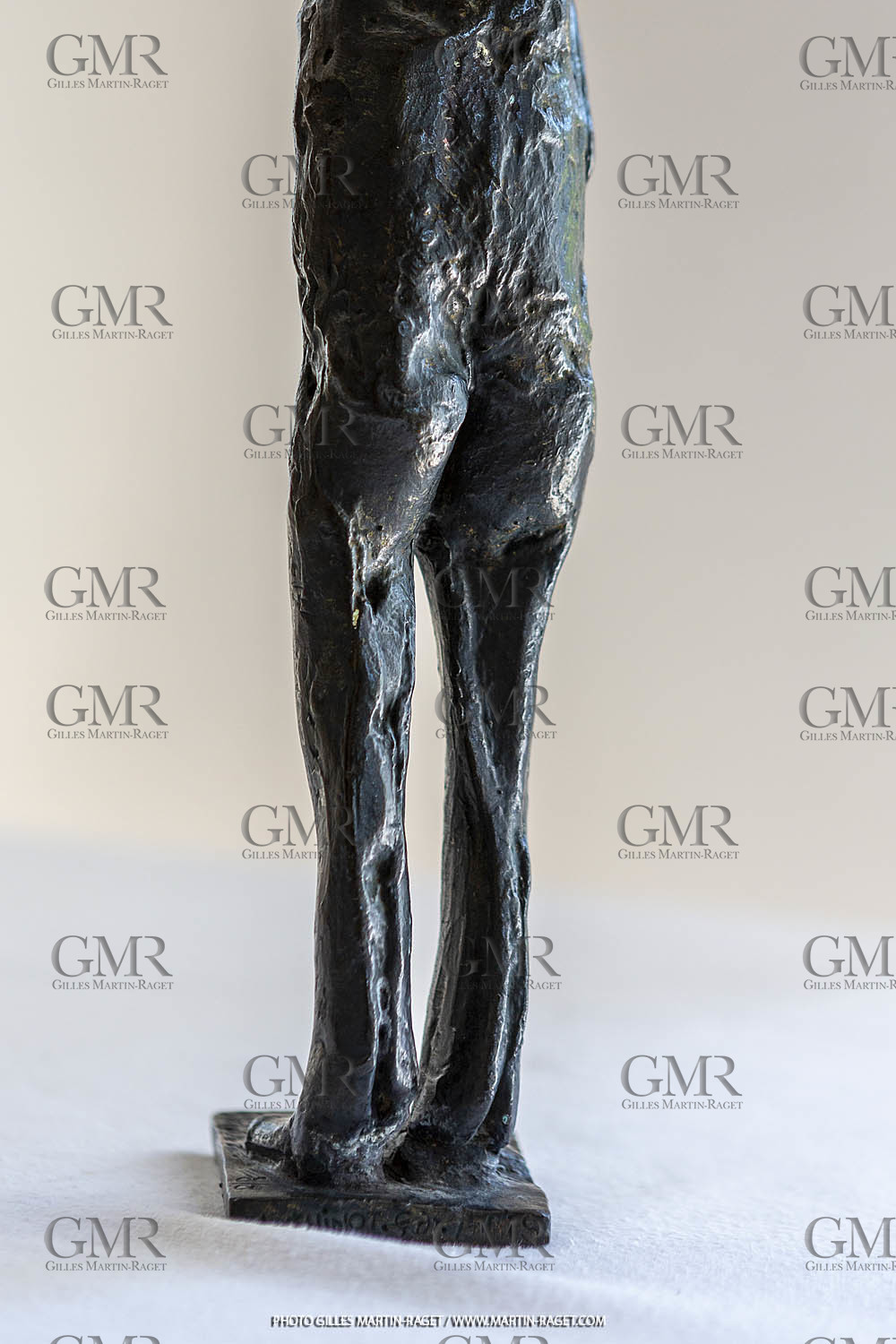 19 07 2020, St Rémy de Provence, (FRA,13), Oeuvre de Germaine Richier, Tauromachie 1956, bronze patinée foncée, numéroté 5 8, Fondeur L.Thinot, 43 X 7 X 12 cm, collection particulière,