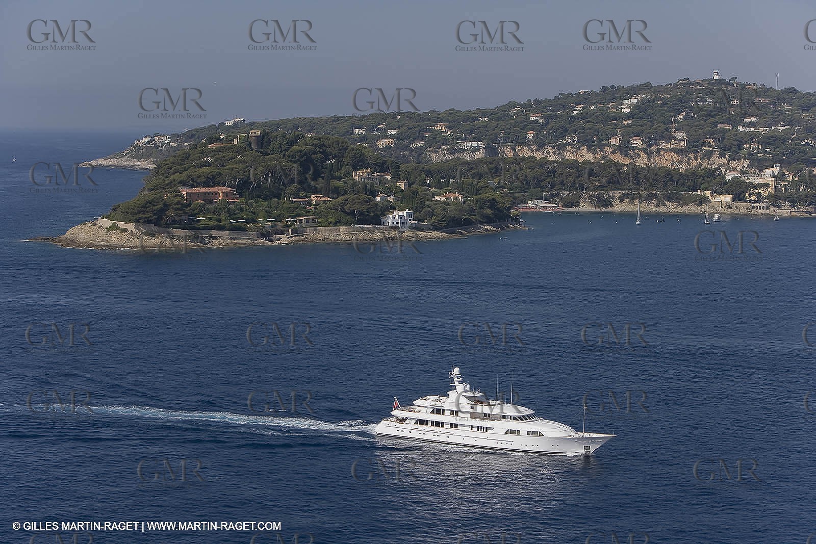 28 07 2007 - St Jean Cap Ferrat - SuperYachts - Motor Yachts - Hampshire