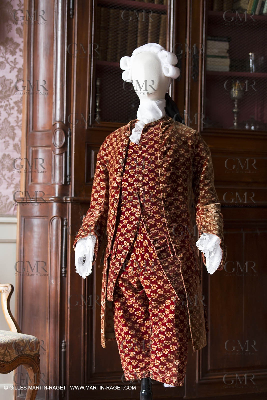 31 10 2013 - Ansouis (FRA,84) - Chateau d'Ansouis - Costumes de l'exposition Habits d'hommes