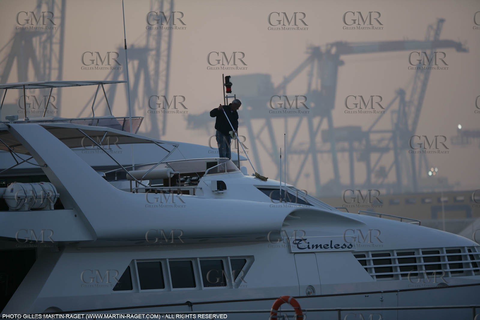 17 04 2007-Valencia (Spain)- 32nd America's Cup - Louis Vuitton Cup - RR1 - DAY 2 - BMW ORACLE Racing