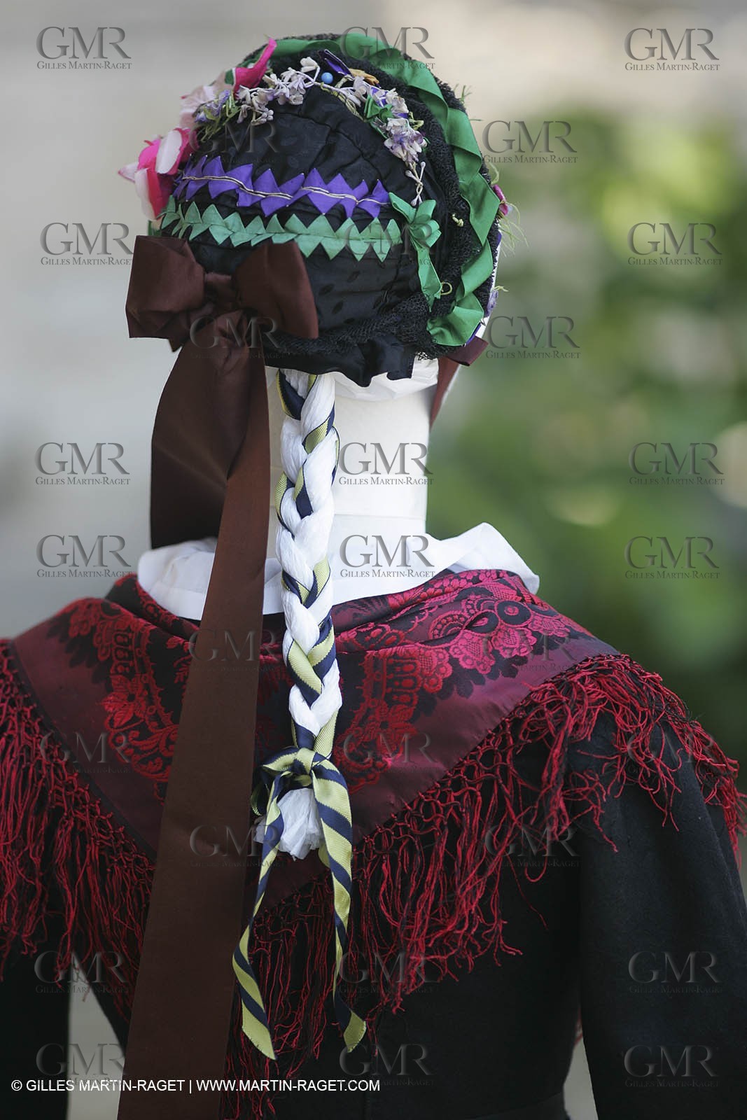 May 2004 - La Tour d'Aigues (FRA, 84) - Old costumes for women of the South exhibition