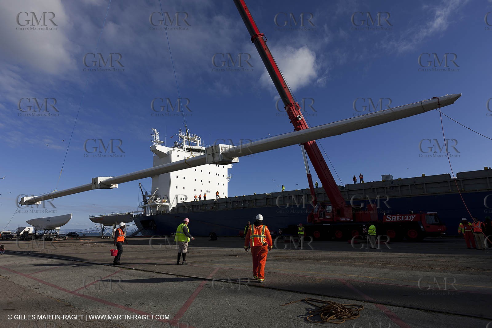01 03 2011 - San Frnacisco (USA,CA) - Harbour operations - ship details - ship unloading - containers