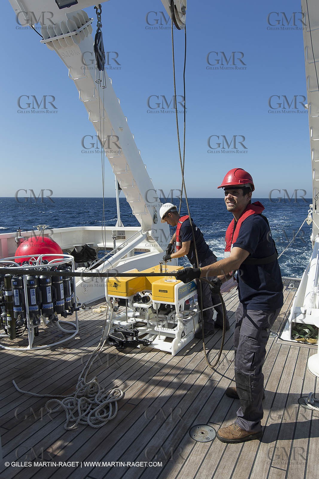11 09 2014 - la Ciotat (FRA,13) - onboar Al Azzizi, oceanographic research ship buit by H2X boat yard, measure devices manipuation