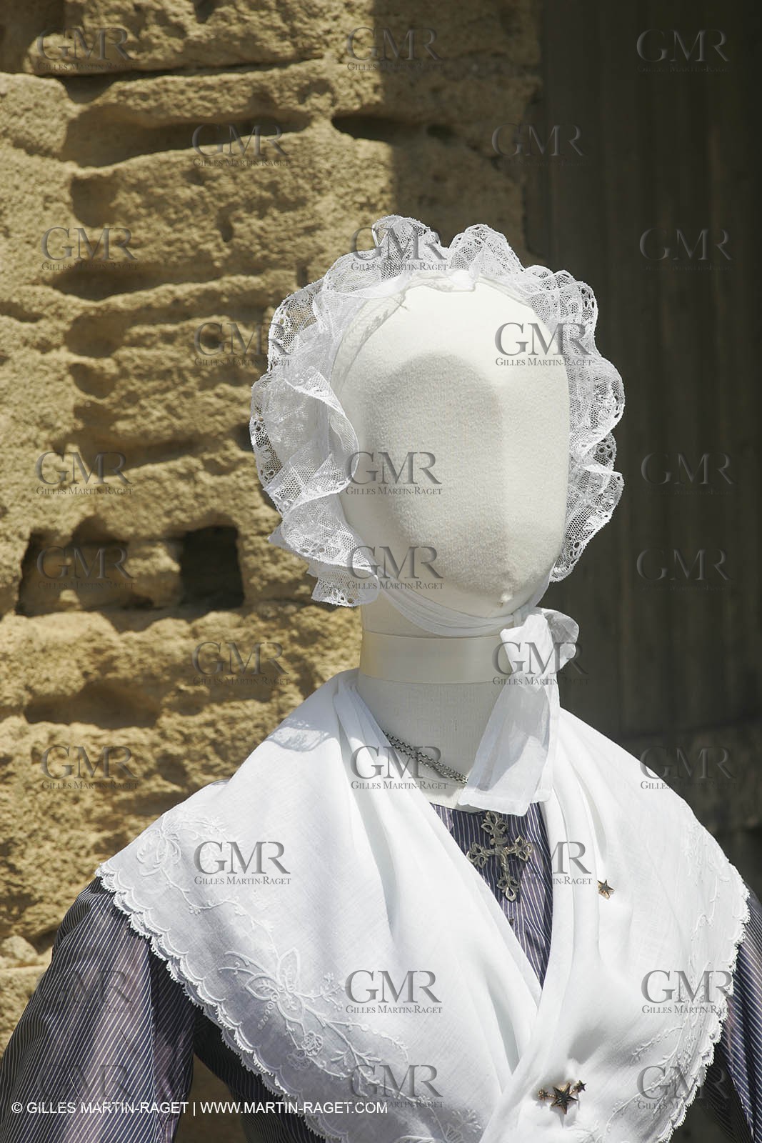 May 2004 - La Tour d'Aigues (FRA, 84) - Old costumes for women of the South exhibition