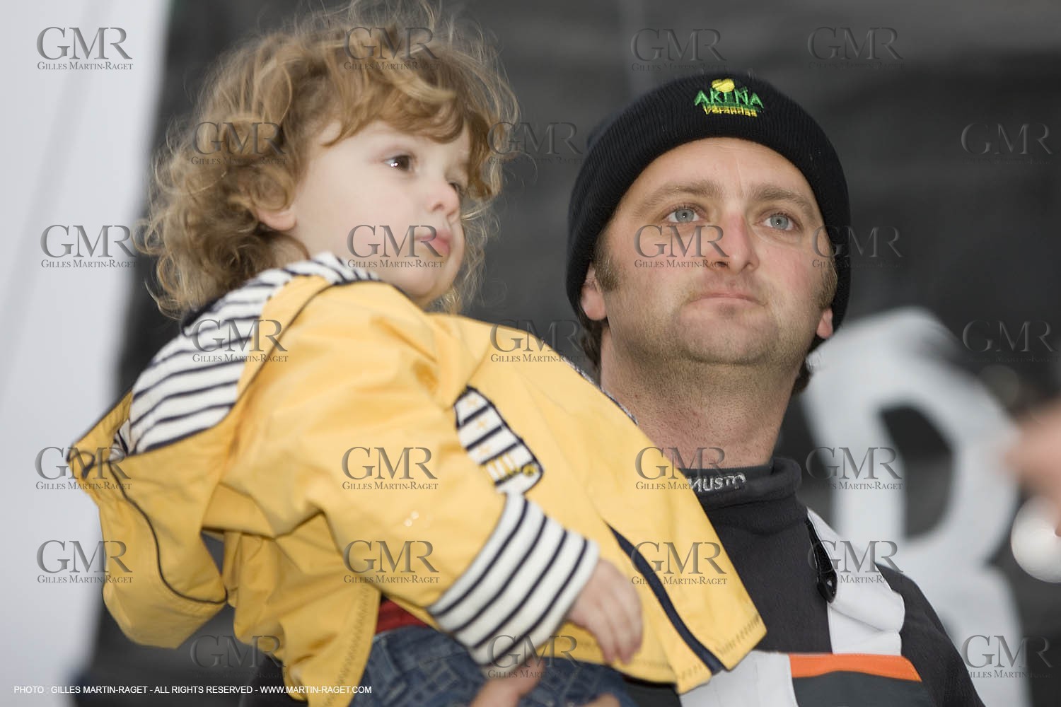 03 11 2008 - Les Sables d'Olonne (FRA,85) - Vendée Globe 2008 - Dockside ambiances - last moments with friends and family before the start