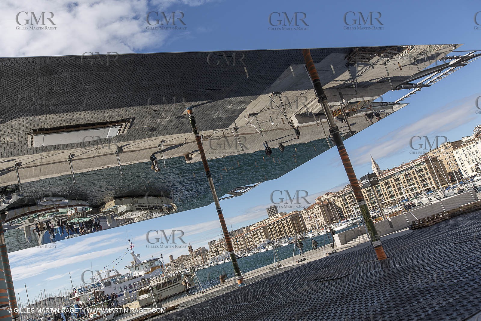04 02 2013 - Marseille (FRA,13) - Renovation du Quai de la Fraternité (Vieux Port), pose de l'ombrière