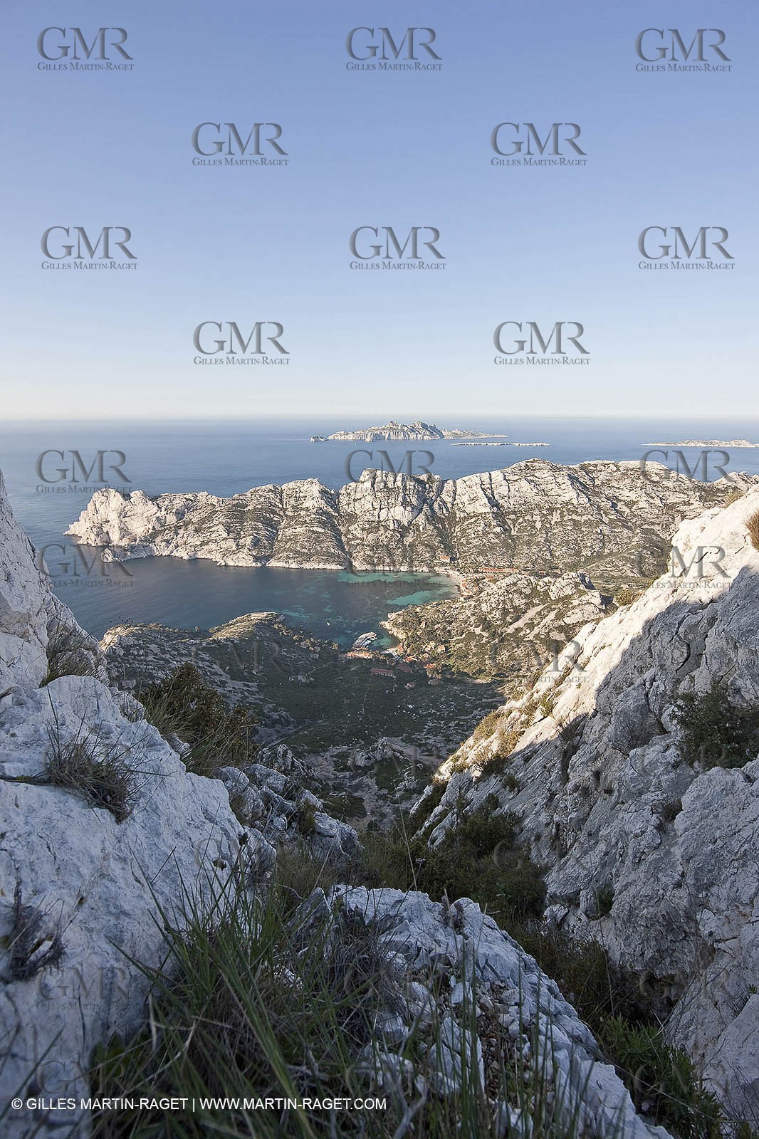 04 04 2009 - Marseille (FRA, 13) - Les Calanques - Marseille as seen from the top of the Baou Rond summit