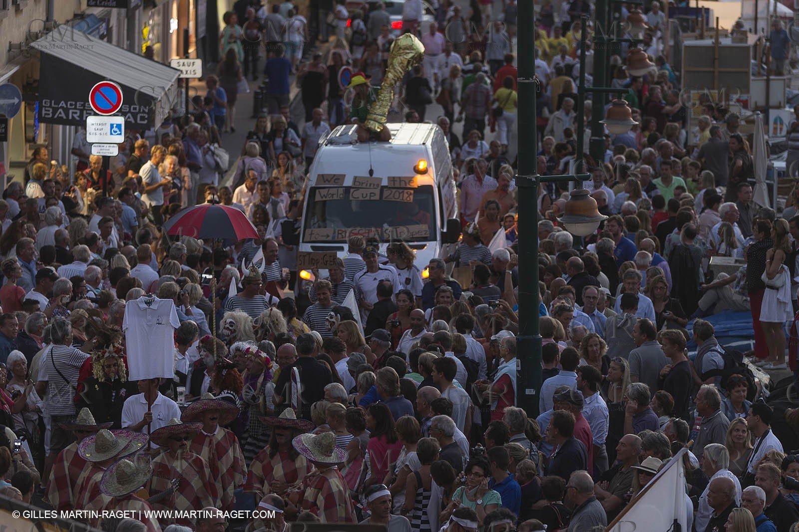 02 10 2014, Saint-Tropez (FRA,83), Voiles de Saint-Tropez 2014, Day 4, défilé des équipages   crew parade