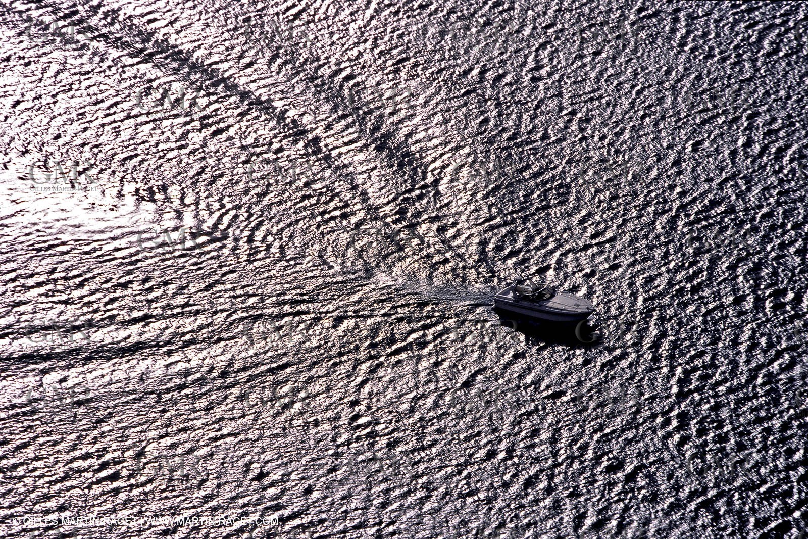 Bateau à Moteur en Route