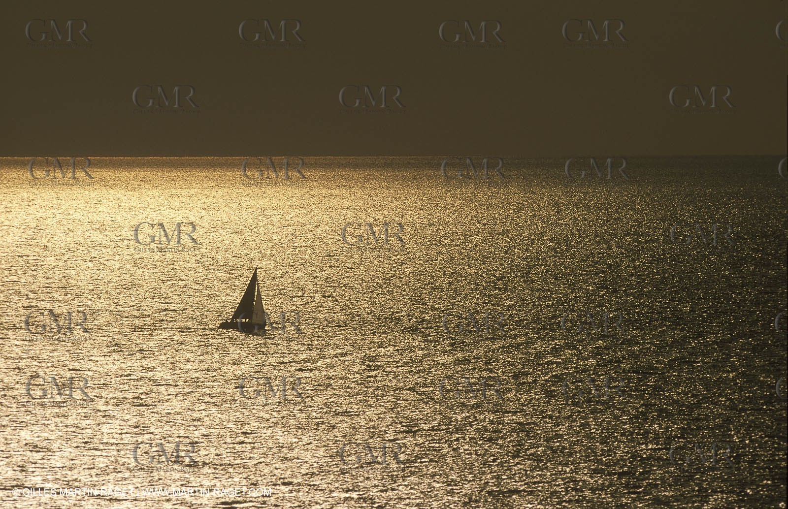 Crusing monohull sailing