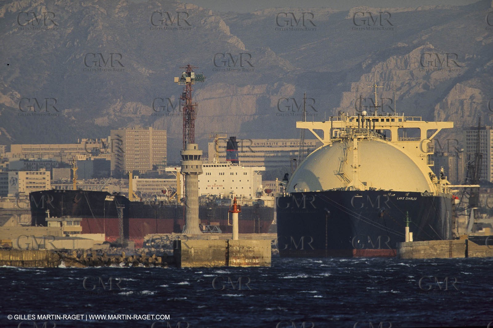 Monde maritime, opérations porturaires, ports, manoeuvres, marine world, harbour operations, maritime shipping,